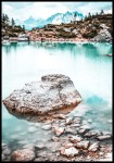 Plakat skała na jeziorze