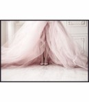 Plakat Różowe buty pod suknią z tiulu