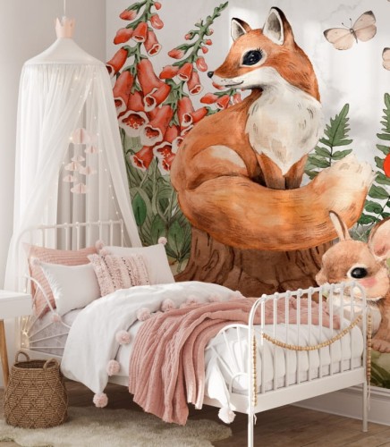 Dziecięca tapeta, w której główną rolę odgrywają barwne, leśne zwierzątka. Na tapecie dzieje się dużo, a kolorowe elementy zwierzęce i roślinne wzbudzają ciekawość maluszka