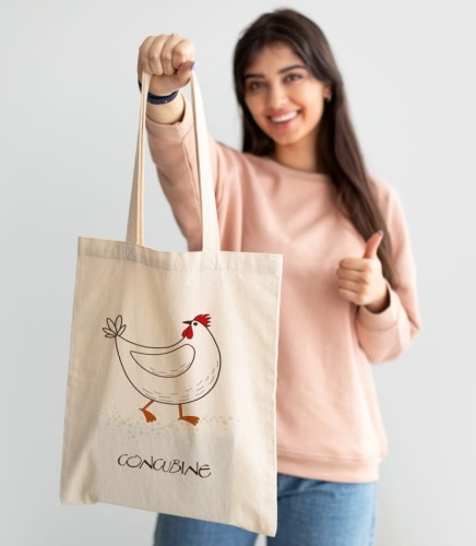 Anglojęzyczna wersja popularnej torby z sympatyczną kurą. Wzór "concubine" może towarzyszyć każdej pani podczas wyprawy po zakupy oraz różne drobiazgi