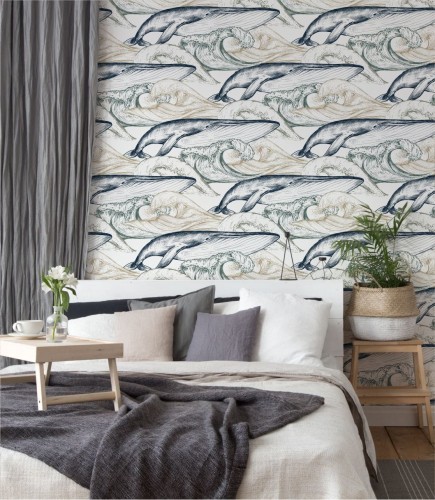 Sypialnia z tapetą fale oceanu i wieloryby.