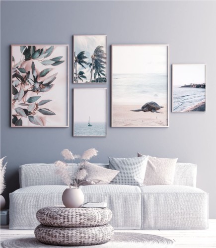 Klimatyczna galeria plakatów "Rajskie wakacje".