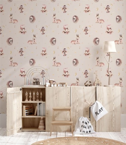 Wizualizacja pokoju dla dziecka z tapetą w małe słodkie zwierzątka z rodzicami.