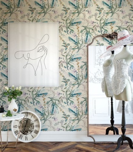 Tapeta field flowers idealne rozwiązanie do kobiecego wnętrza. Delikatne polne rośliny umieszczone na kremowym tle, nadają wnętrzu sielski i romantyczny charakter.