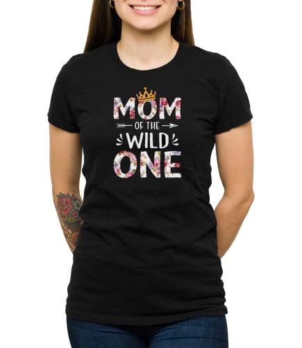 Czarny T-shirt dla mamy energicznego dziecka.