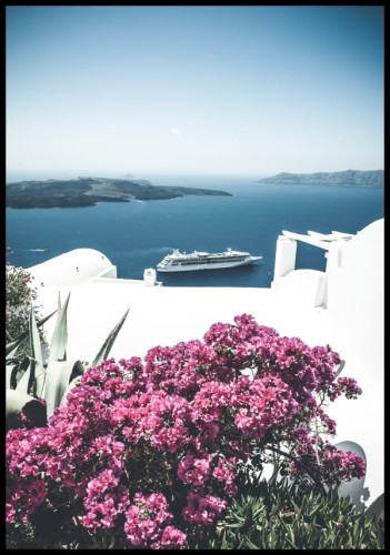 Widok na Morze Egejskie i nabrzeże wyspy Santorini