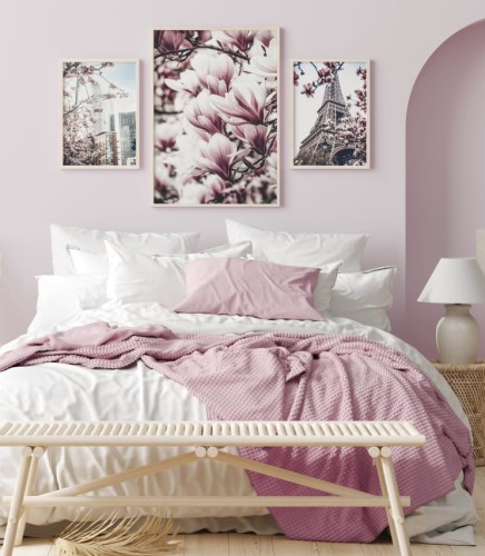 Galeria plakatów na ścianę ze zdjęciami kwitnących drzew na tle miast