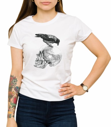 Biała damska koszulka ze wzorem kruka i czaszki