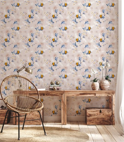 Oryginalna tapeta w stylu japońskim z pięknymi akcentami granatowych kwiatów i ptaków na beżowym tle