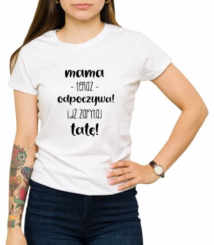 Biała koszulka mama odpoczywa