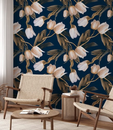 Elegancka tapeta ze wzorem w delikatne, kremowe tulipany na granatowym tle