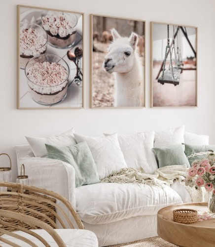 Zestaw 3 plakatów nawiązujących do przyjemnych przeżyć - jedzenia deseru, huśtania się i przebywania ze zwierzętami