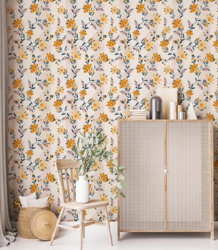 Kwiatowa tapeta w gęste, żółto-pomarańczowe żonkile na jasnym tle