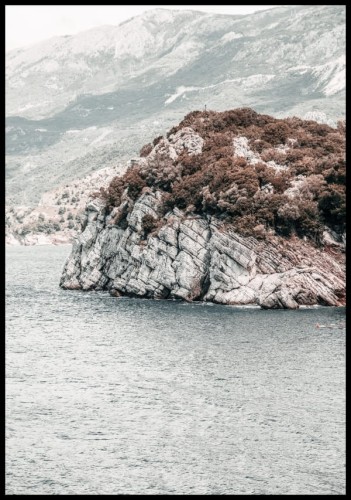 Subtelne zdjęcie nadmorskiej skały przedstawiające krajobraz Czarnogóry