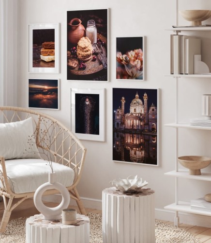 Zestaw ciemnych plakatów w odcieniach ciepłego brązu przedstawiający krajobrazy i fotografie jedzenia