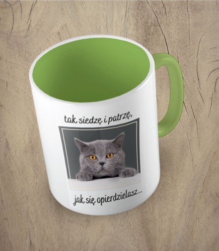 Jasnozielony kubek tak siedzę i patrzę