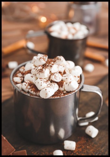 Zdjęcie smakowicie wyglądającej czekolady z piankami marshmallows. Pobudzający apetyt plakat do kuchni i lub jadalni