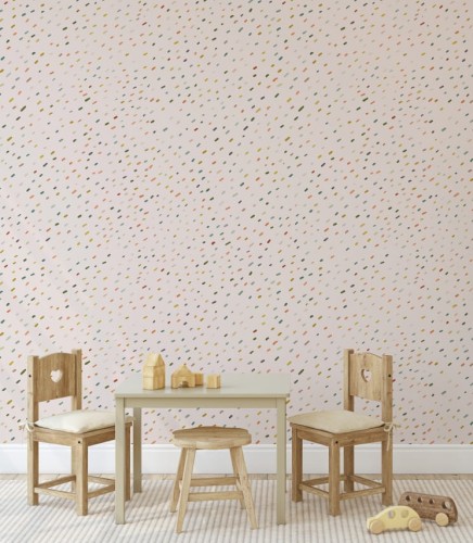 Delikatna, beżowa tapeta w drobne kolorowe kreseczki. Wzór idealny do pokoju dziecka, zarówno dziewczynki, jak i chłopca