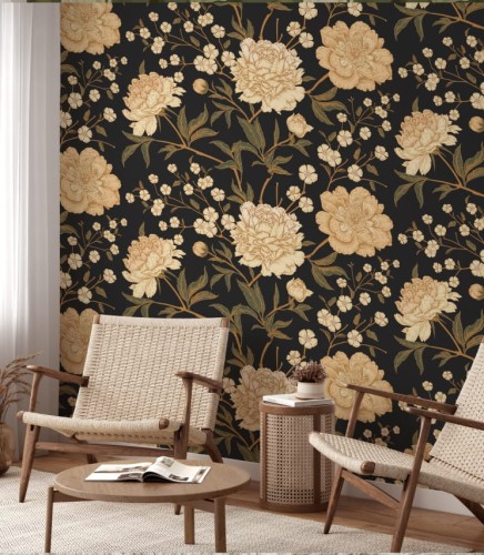 Ciemna tapeta w delikatne, jasnokremowe kwiaty i zielone liście. Wzór pięknie odcina się na czarnym tle