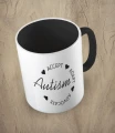 Czarny kubek autism accept adapt advocate