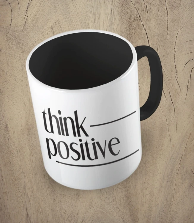 Czarny kubek think positive