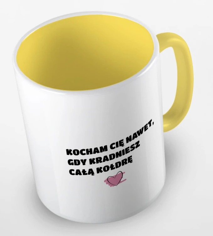 kolorowy kubek z hasłem, kocham cię nawet, gdy kradniesz kołdrę - żółty.jpg
