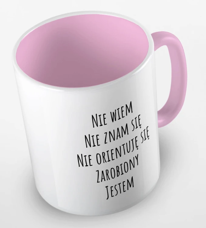 kolorowy kubek z hasłem nie wiem, nie znam się, nie orientuję się, zarobiony jestem - różowy.jpg