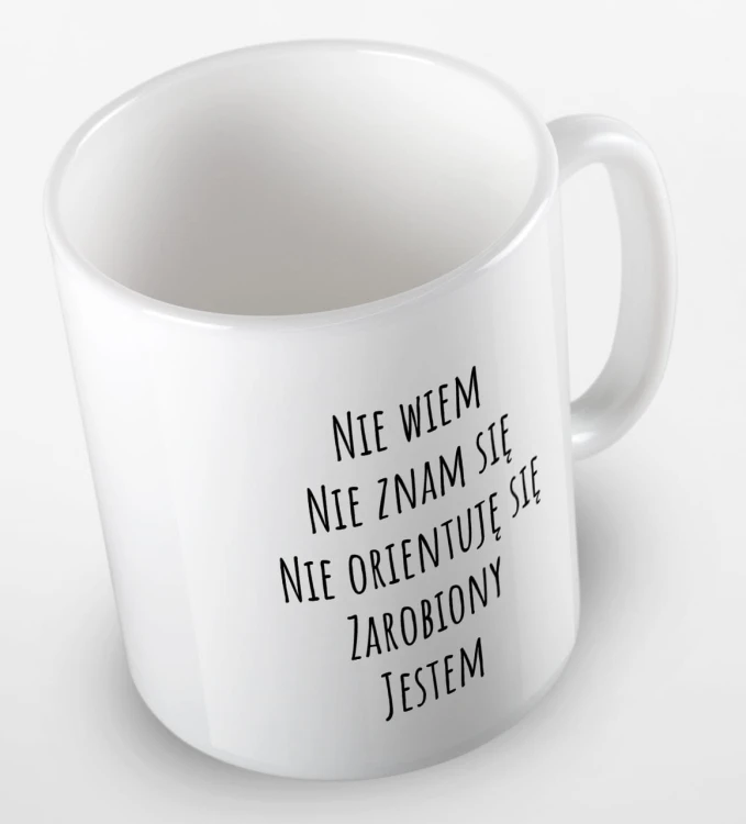 kolorowy kubek z hasłem nie wiem, nie znam się, nie orientuję się, zarobiony jestem - biały.jpg