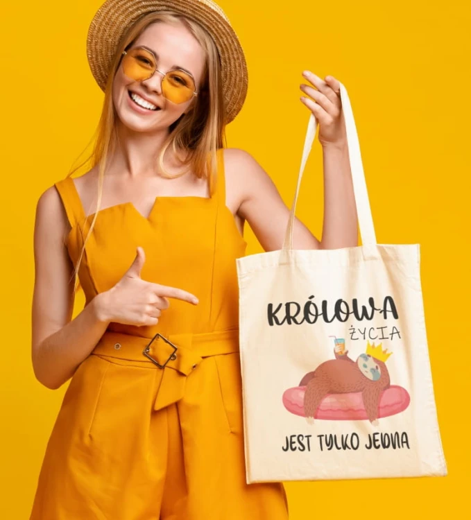 ekologiczna torba bawełniana z długimi uszami, z nadrukiem - Królowa życia - w wykorzystaniu.jpg