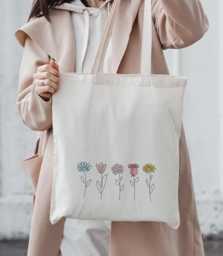 torba bawełniana - Flowers - w wersji z długimi uszami w codziennym użyciu