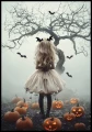 Plakat na Halloween dla dzieci, na którym jest dziewczynka w opasce z nietoperzami na tle drzewa i dyń