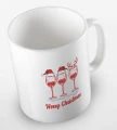 kolorowy kubek z hasłem Merry Christmas oraz grafiką świątecznego wina - kolor biały.jpg