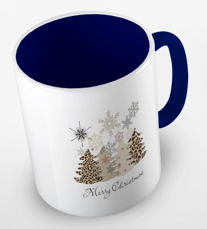 kolorowy kubek z hasłem Merry Christmas i grafiką choinek w panterke - kolor granatowy.jpg