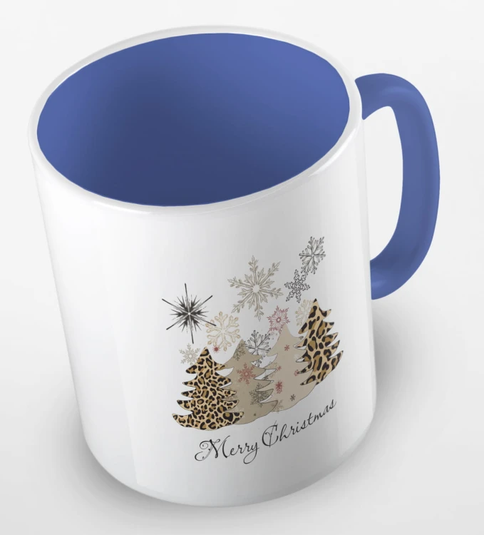 kolorowy kubek z hasłem Merry Christmas i grafiką choinek w panterke - kolor niebieski.jpg