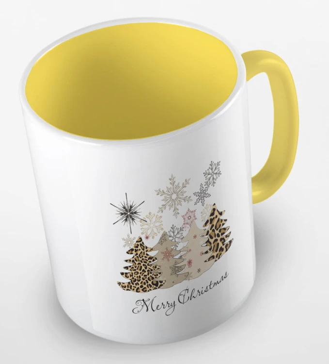 kolorowy kubek z hasłem Merry Christmas i grafiką choinek w panterke - kolor żółty.jpg
