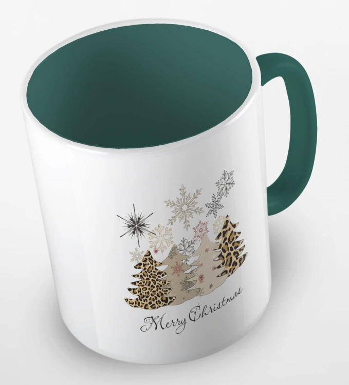 kolorowy kubek z hasłem Merry Christmas i grafiką choinek w panterke - kolor ciemnozielony.jpg