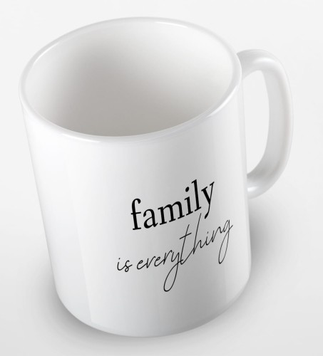kolorowy kubek z hasłem - family is everything - kolor biały.jpg