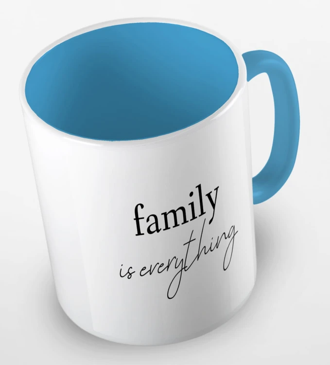 kolorowy kubek z hasłem - family is everything - kolor błękitny.jpg