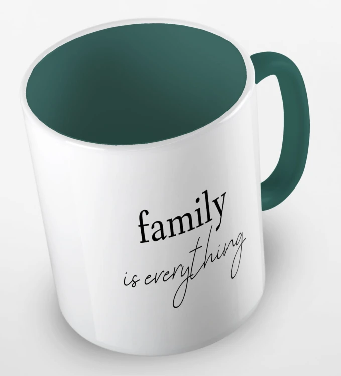 kolorowy kubek z hasłem - family is everything - kolor ciemnozielony.jpg