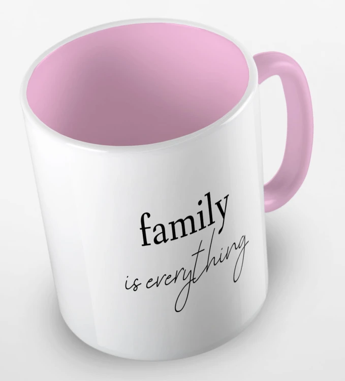 kolorowy kubek z hasłem - family is everything - kolor różowy.jpg