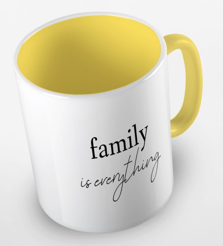 kolorowy kubek z hasłem - family is everything - kolor żółty.jpg