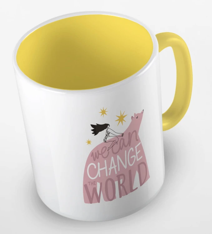 kolorowy kubek z hasłem - we can change the world - kolor żółty.jpg
