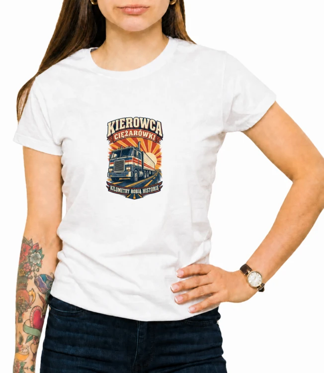 SHIRT_Chat_0002_wizualizacja-damska-biala.png