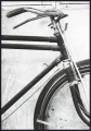 Plakat zabytkowy rower w odcieniach szarości, fotografia roweru w dawnym stylu