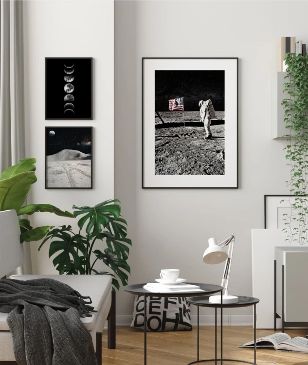 Zestaw fotografii zawierający plakat astronauta na księżycu