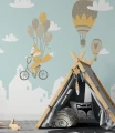 Fototapeta  balony nad miastem, idealne rozwiązanie do pokoju małych dzieci. Przytulna i klimatyczna grafika ze zwierzątkami unoszącymi się nad miastem wprowadzi ciepło do wnętrza.