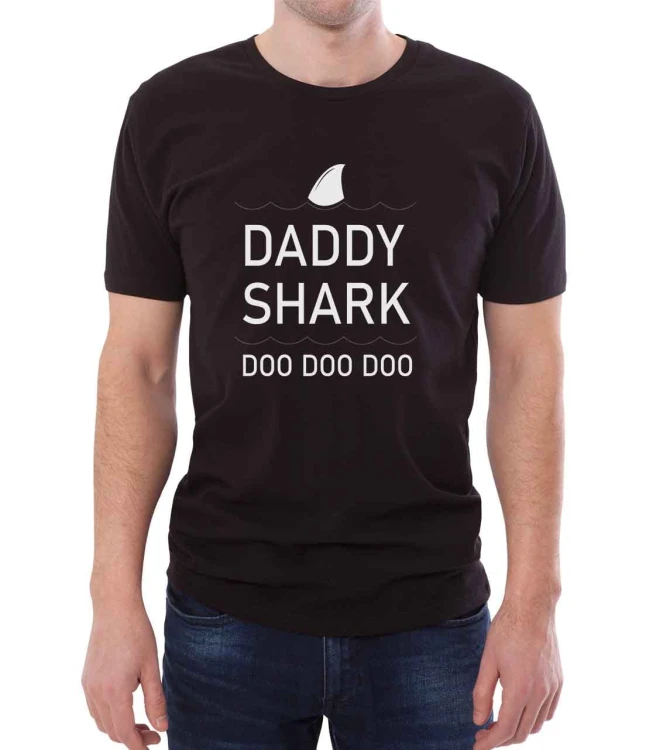 Czarny T-shirt daddy shark dla ojca