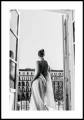 Plakat lady in window z białą obwódką dookoła