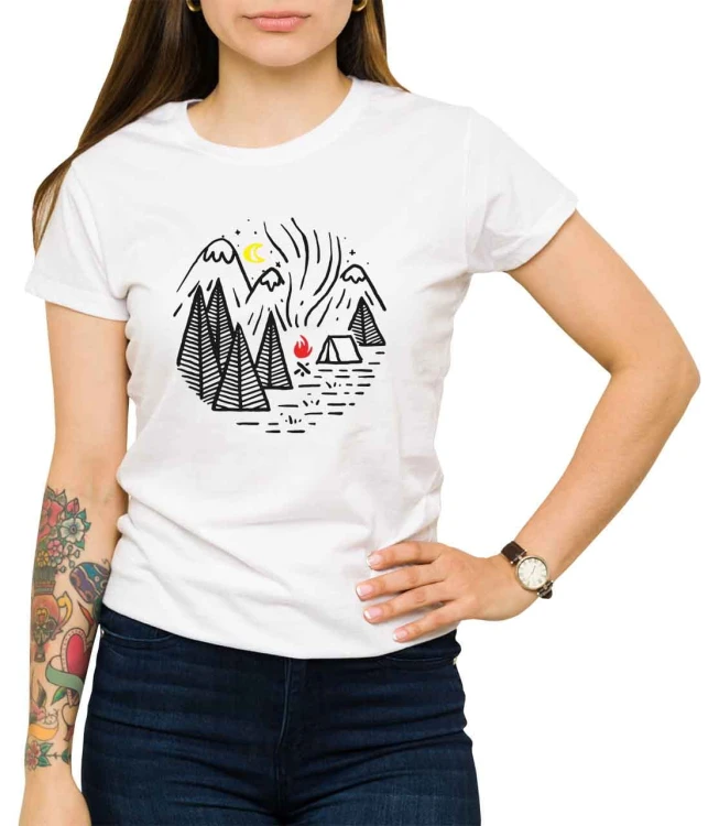 Biały T-shirt damski z namiotem w górach