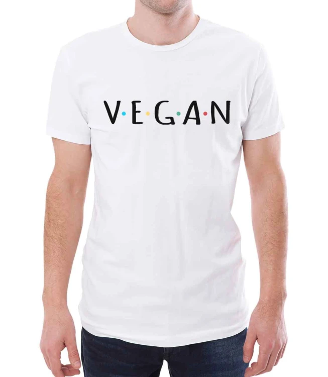 Biała męska koszulka dla weganina. T-shirt z napisem VEGAN w stylu FRIENDS.